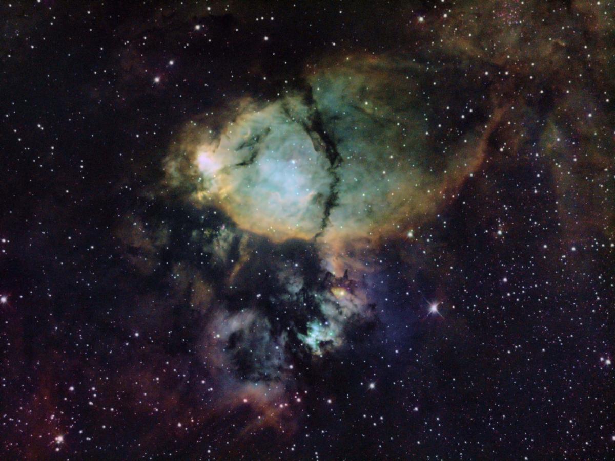 IC1795_29mar-1apr2001_3h10Ha_2hSll_2hOlll_colormap_Hacombi_1100mm-web