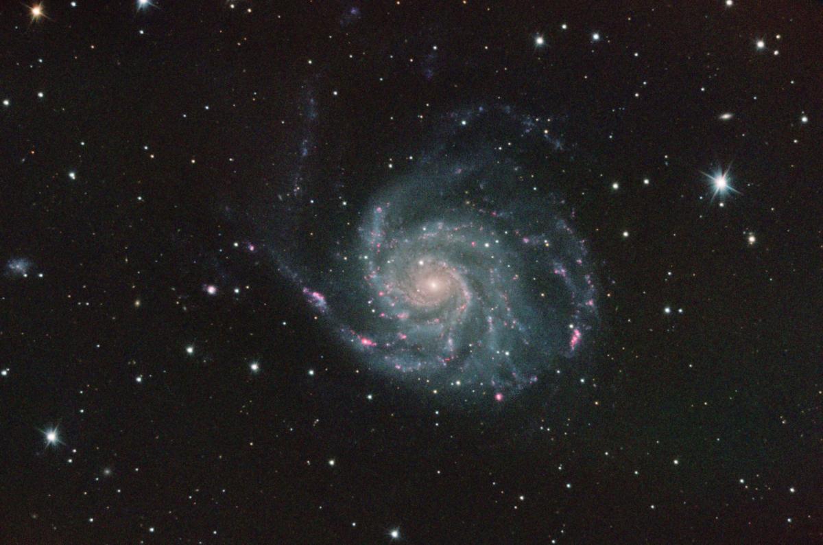 M101_2mar_1apr_7h20mRGB_1h50mHacombi_1100mm_BN_DBE_mMLT_registered_DC_DBE_HIST_CT_mTGV_LHE_cmCT-web