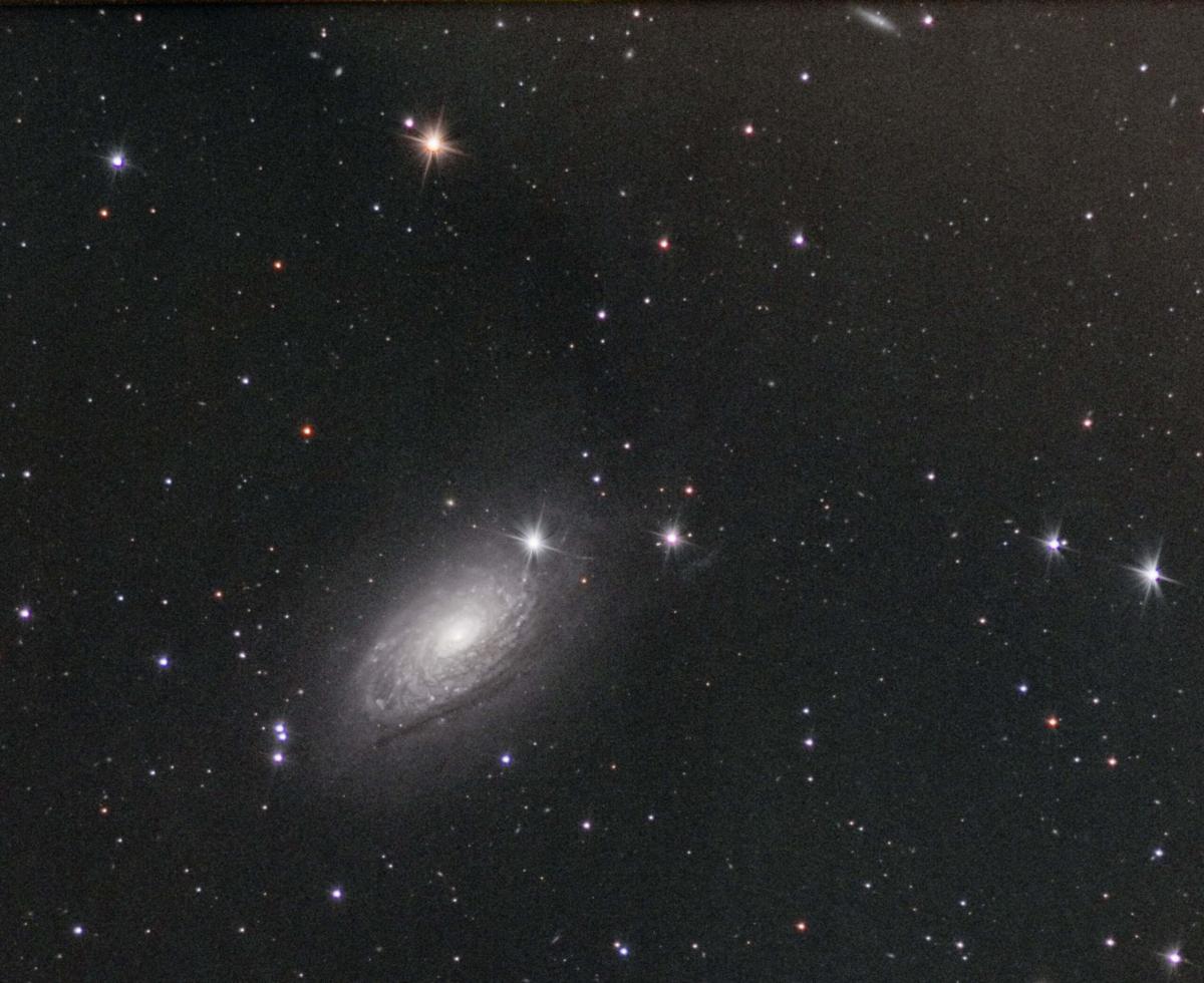 M63_25-26apr2020_40minRGBeach70minL_1100mmF6_LRGB_DC_HIST_DBE_mMLT_CT_LHE-web