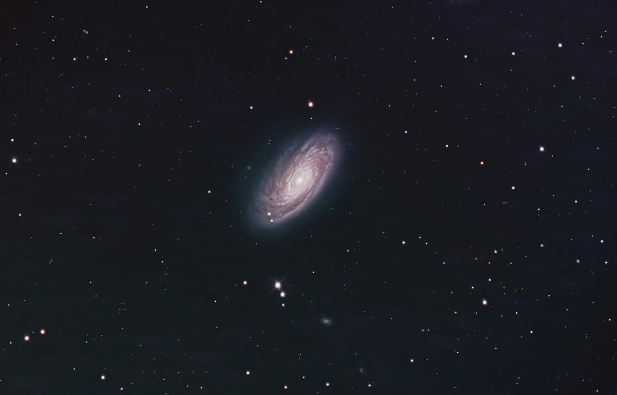 M88_25and26april2023_31and34and43x180s_RGB_1500mm_CC_OAG_DBE_DC_clean_BXT50_NXT70_HIST_mCT-crop