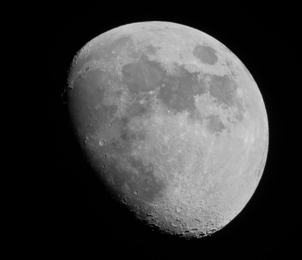 Maan10dagen_25apr2018_nofilter_iso100_250s_bestframeof50_L_DC_unsharp_CT_LHE