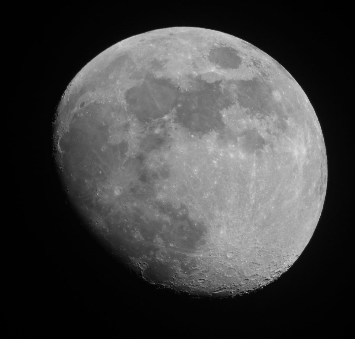 Maan11dagen_26apr2018_nofilter_iso100_320s_bestframeof50_L_DC_unsharp_CT_LHE