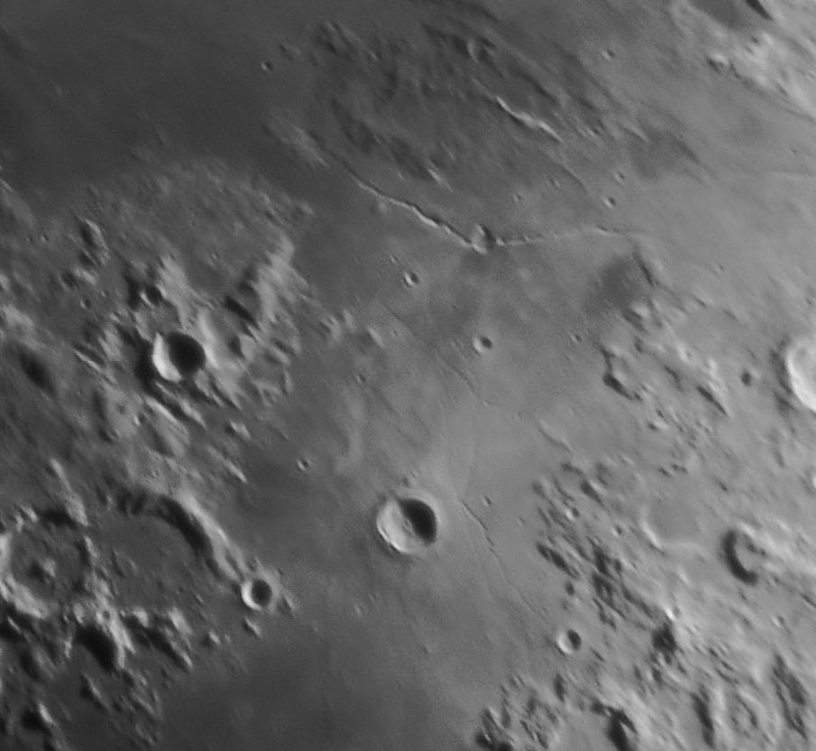 Moon7days_2021-05-19-2132_7-hyginus_pipp_g4_ap39_DC_CT_unsharp_LHE_DC