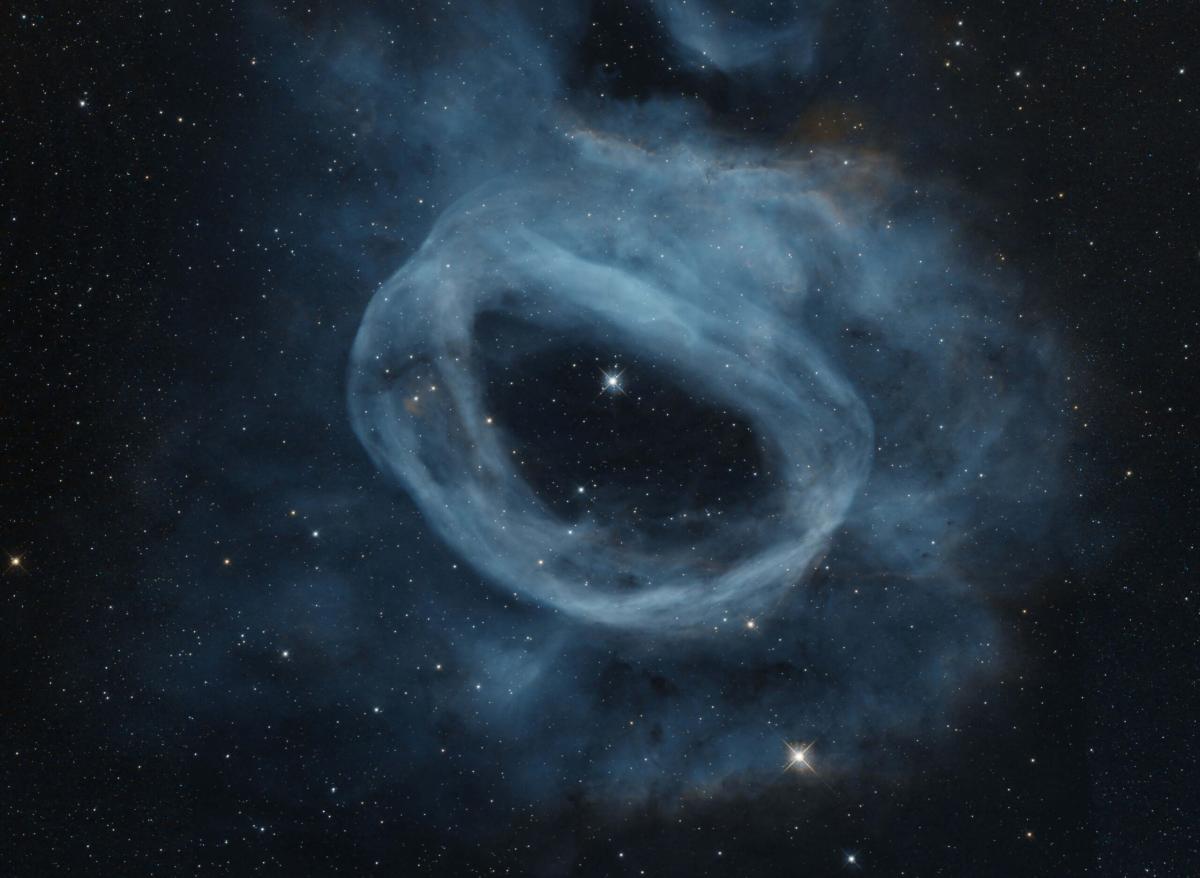 NGC2020_1jan2020_4080s_Olll_2520s_Ha_HST_WFC3_ie6d10020_drc_DC_PMcombi_HOO_HIST_CT_ROT_mTGV-web