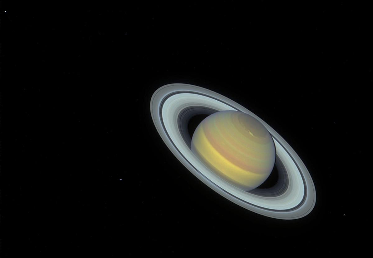 Saturn_06jun2018_04h34_Hubble_idg230lxq_drz__ROT_CT_DC_CS_unsharp_moons
